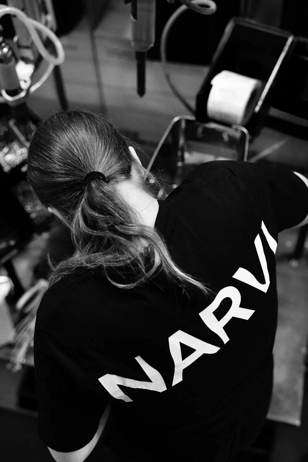 Narvi worker in a branded shirt at the Finnish factory, black and white