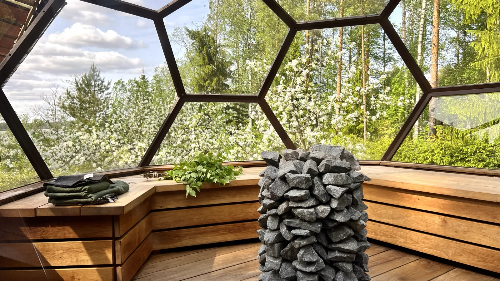 Mondex Rakka heater inside a glass-walled Iglu sauna